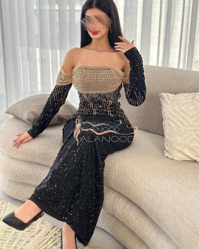 فستان ياسمين صبري سهرة أسود ذهبي بتصميم ملكي متقن