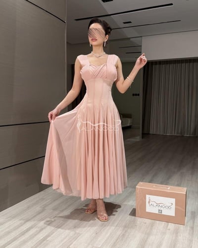 فستان بني أنيق للعيد بتصميم عصري فخم