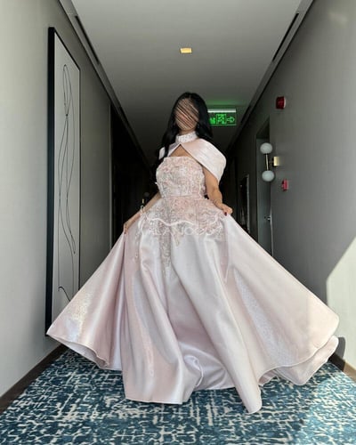 فستان سهرة بكلوش مطرز بكلفة شك مشجرة