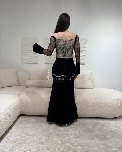 فستان سهرة أسود طويل بأكمام دانتيل مزخرفة