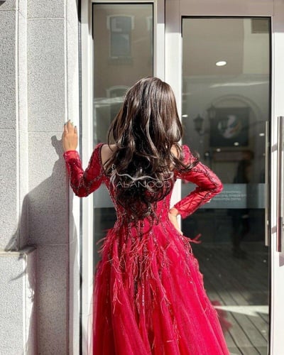 فستان سهرة بأكمام كلفة مناسبات