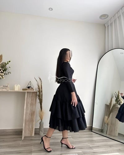 فستان ناعم أبيض كتان بأكمام واسعة بتصميم عصري