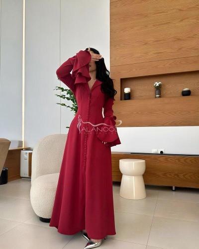 فستان أحمر ناعم بأكمام واسعة بتصميم جذاب