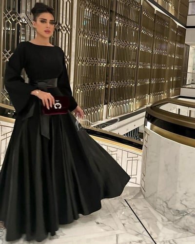 فستان مخمل ساتر باكمام طويلة