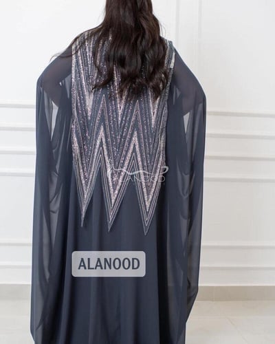 جلابية مناسبات واسعه مطرز بكلفة مميزة بتصميم عصري...