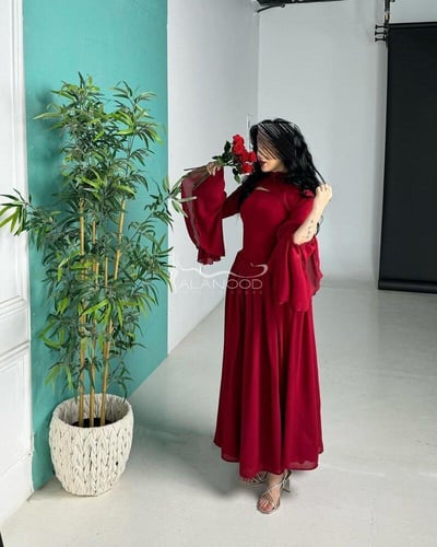 فساتين ترند الهبة ناعم بتصميم فخم عنابي