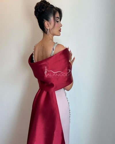 فستان سهرة ماسك بذيل أنيق من الخلف بتصميم فاخر ومم...