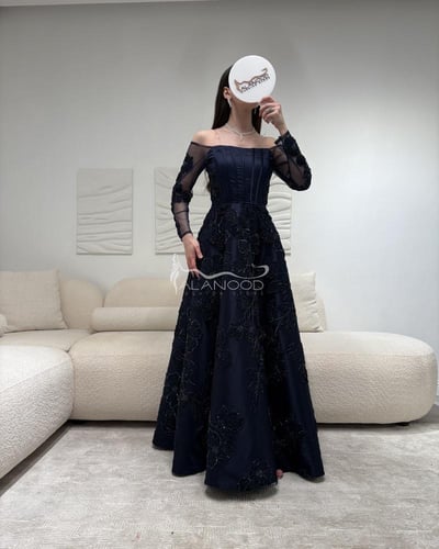 فستان كحلي كلوش راقي مع كلفة متقنة