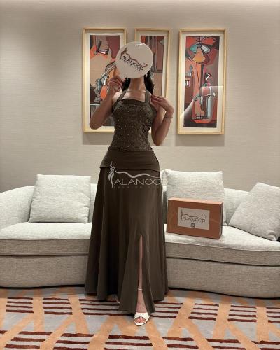 فستان زيتي أنيق بتصميم مميز