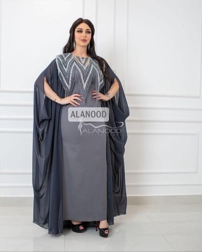 جلابية مناسبات واسعه مطرز بكلفة مميزة بتصميم عصري...