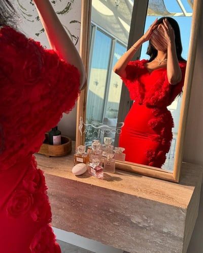 فستان سهرة احمر فخم بتصميم السمكة المنسدل