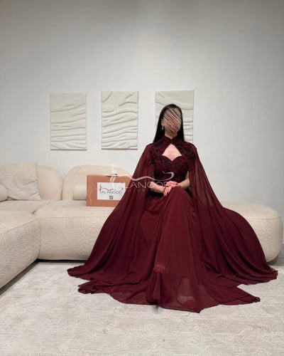 فستان سهرة عودي أنيق بتصميم عصري فخم