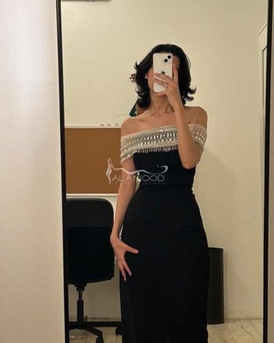 فستان كريب سترتش أنيق بتصميم عصري مع كلفة مميزة