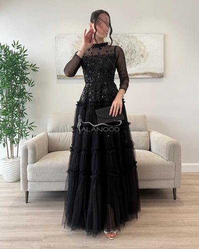 فستان سهرة اسود أنيق بتصميم عصري فخم
