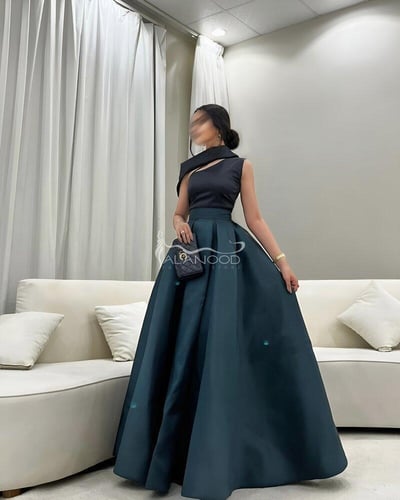 فستان سهرة بترولي كلوش أنيق بتصميم عصري فخم