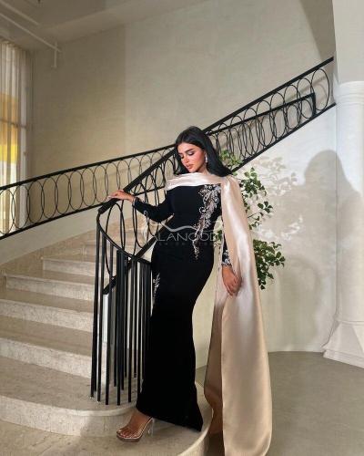 فستان حنان الأنيق مطرز يدوي بشال ميكادو للسهرة وال...