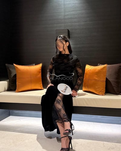 فستان دانتيل مخمل أسود أنيق وجذاب