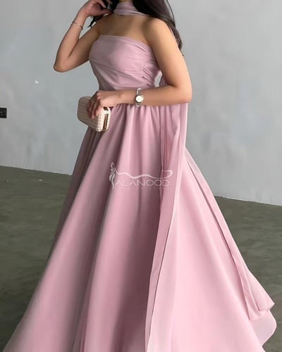 فستان أنيق بشال ناعم بتصميم عصري