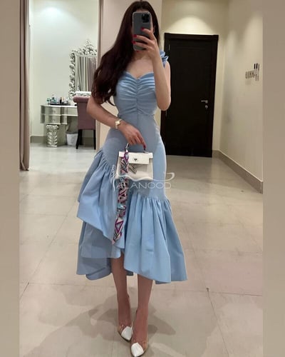 فستان أنيق ميدي بتفاصيل فاخرة