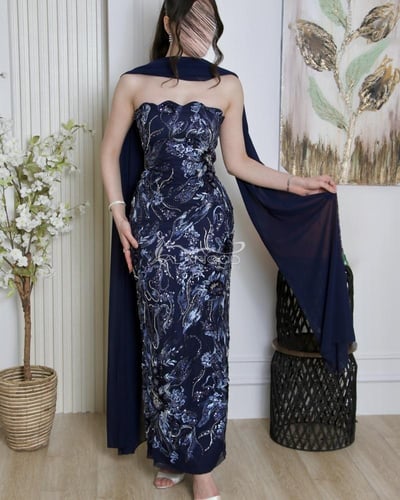 فستان سهرة كحلي تفصيل خاص بتصميم أنيق ومميز