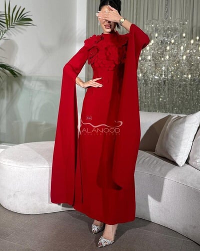 فستان نورة بلون احمر بتصميم أنيق وفاخر