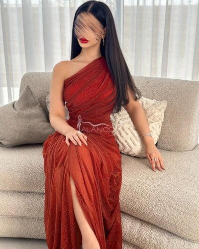 فستان ماسك كتف واحد بلون طوبي تصميم العنود أنيق وم...