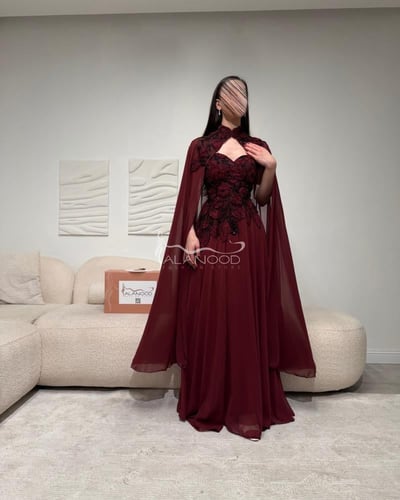 فستان سهرة عودي أنيق بتصميم عصري فخم