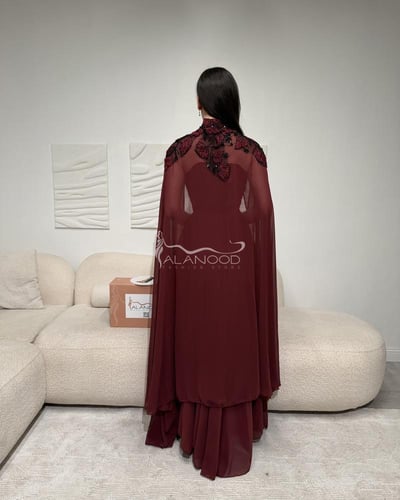 فستان سهرة عودي أنيق بتصميم عصري فخم