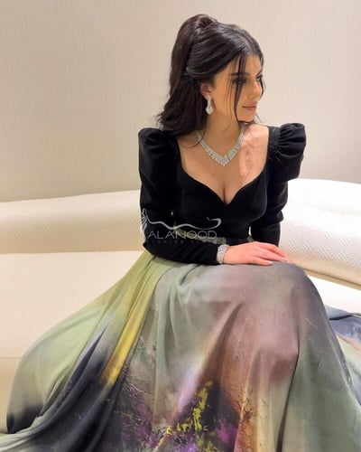 فستان ملون أنيق بتصميم ساحر