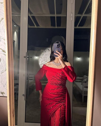 فستان حسينة سهرة أحمر بتطريز أنيق