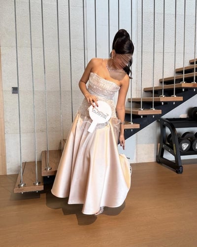 فستان مناسبات راقي بلون بيح