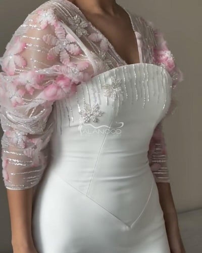 فستان العنود ابيض مطرز بكلفة رسمة الورود