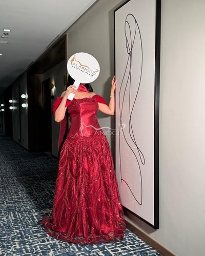 فستان سهرة ومناسبات بلون كحلي واحمر