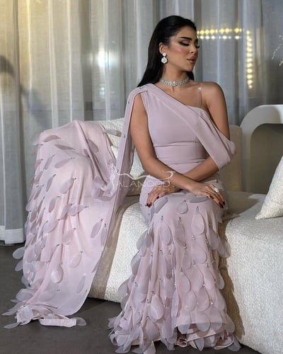 فستان مرام مطرز هدب كرستال بلون لحمي أنيق