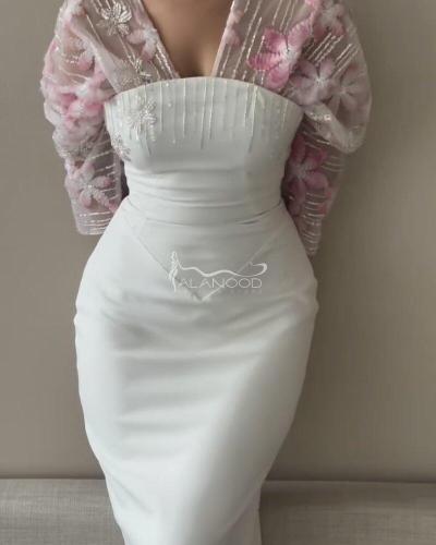 فستان العنود ابيض مطرز بكلفة رسمة الورود