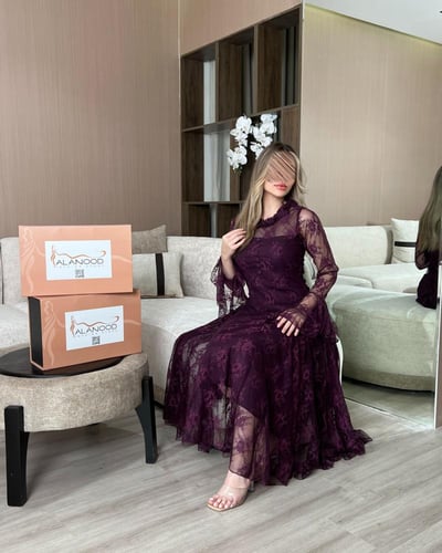 فستان بنفسجي دانتيل ناعم