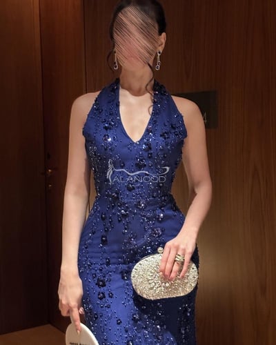 فستان سهرة كحلي مزين بالكرستال مع شق جانبي