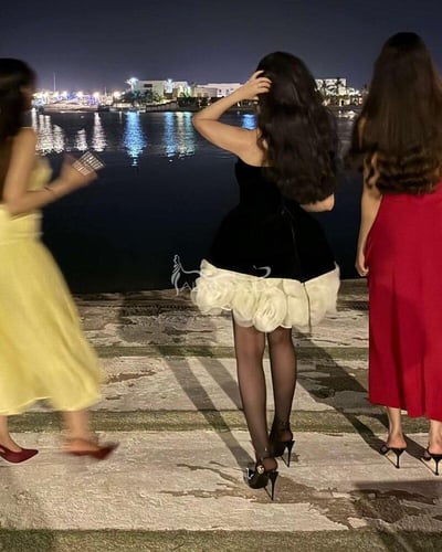 فستان حفلات قصير بتصميم أنيق ومميز