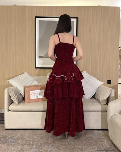 فستان مخملي بتصميم انثوي