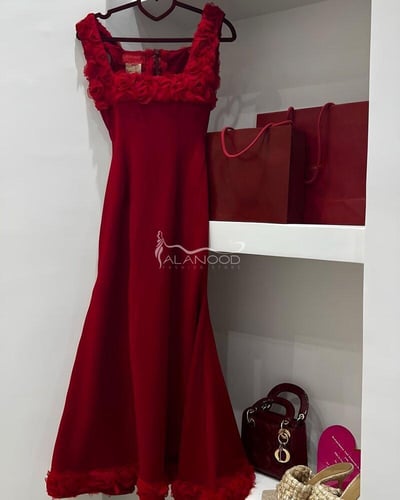 فستان ميدي أحمر