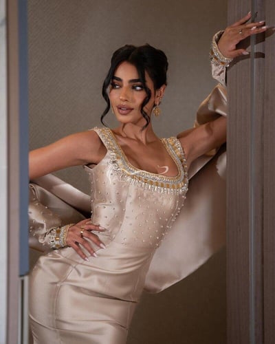 فستان جواهر ميكادو مطرز باللون البيج