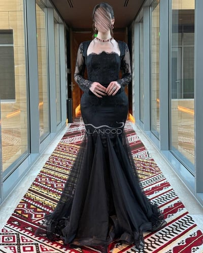 فستان دانتيل اسود أنيق بتصميم فريد