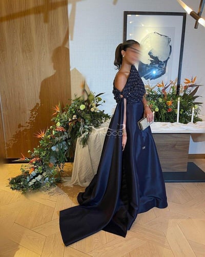 فستان سهره كحلي بكلفة على الصدر مميزة بتصميم عصري...