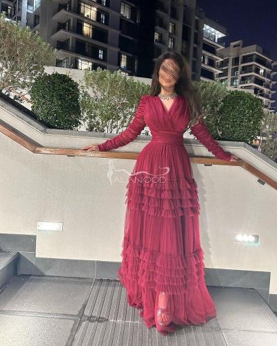فستان سهرة احمر غامق ملكة مناسبات بتصميم أنيق وممي...