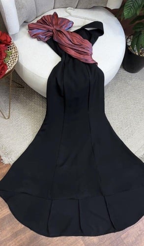 فستان ساتر بأكمام قصه فيونكة بتصميم فاخر