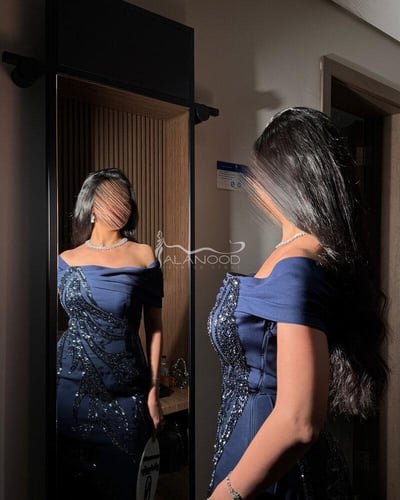 فستان اسوم كحلي سهرة مطرز يدوي بتصميم عصري