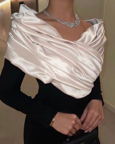 فستان سهرة ساتر و طويل أنيق بتصميم عصري فاخر