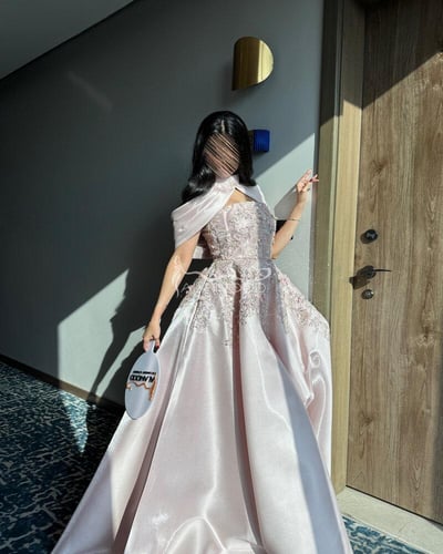 فستان سهرة بكلوش مطرز بكلفة شك مشجرة