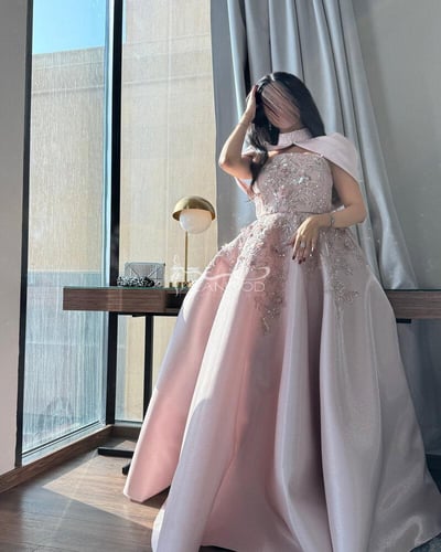 فستان سهرة بكلوش مطرز بكلفة شك مشجرة