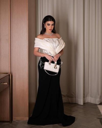 فستان حلا يمنحك إطلالة ساحرة بأناقة عصرية